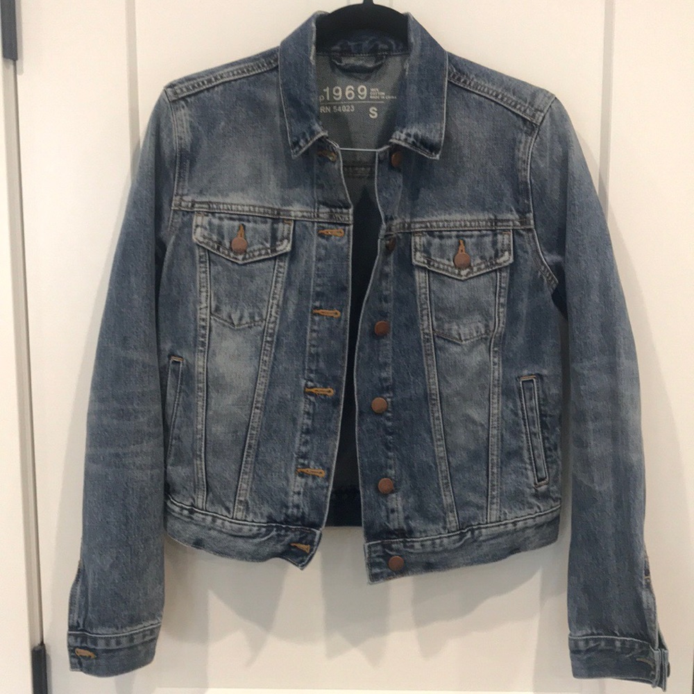 GAP Jean Jacket size small